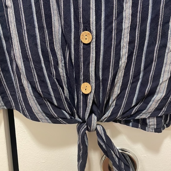 Universal Thread Square Tie Top - Picture 4 of 4